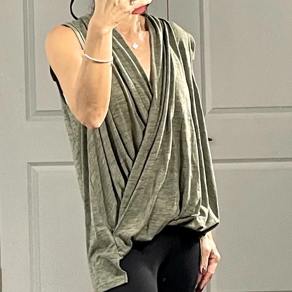 Akemi+Kin Faux Wrap Sleeveless Top size M - Picture 2 of 10